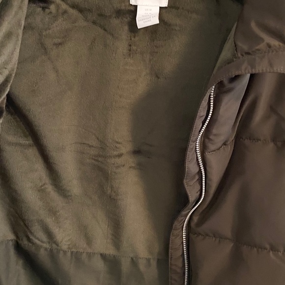 Olive Green Puffer Vest - Picture 5 of 5